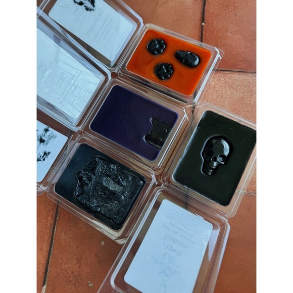 (10) White Rabbit Wax Co. Fall/Halloween 24’ Clamshell Wax Melts Home Fragrance - Picture 3 of 5